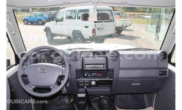 Acheter Import Voiture Toyota Land Cruiser Blanc à Import - Dubai, Conakry Acheter Import Voiture Toyota Land Cruiser Blanc à Import - Dubai, Conakry