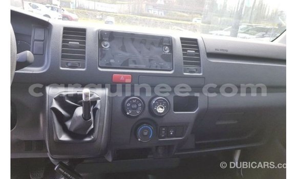 Acheter Import Voiture Toyota Hiace Blanc à Import - Dubai, Conakry Acheter Import Voiture Toyota Hiace Blanc à Import - Dubai, Conakry