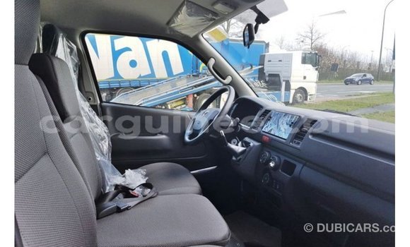 Acheter Import Voiture Toyota Hiace Blanc à Import - Dubai, Conakry Acheter Import Voiture Toyota Hiace Blanc à Import - Dubai, Conakry