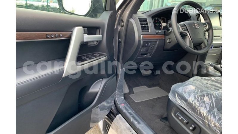 Big with watermark toyota land cruiser conakry import dubai 5203