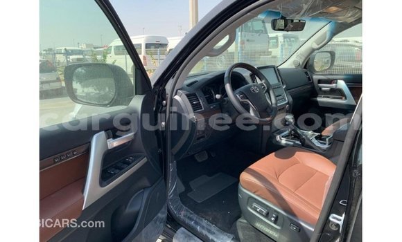 Acheter Import Voiture Toyota Land Cruiser Noir à Import - Dubai, Conakry Acheter Import Voiture Toyota Land Cruiser Noir à Import - Dubai, Conakry
