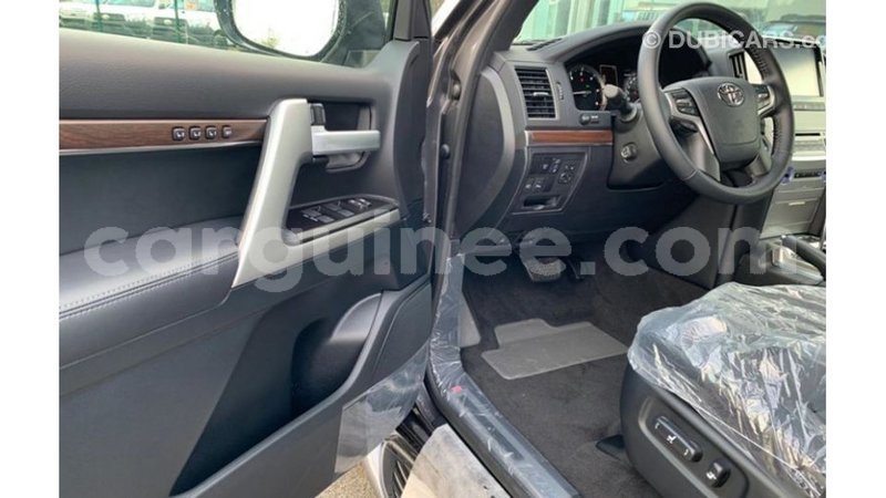 Big with watermark toyota land cruiser conakry import dubai 5237