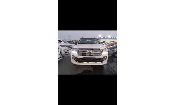 Buy Import Toyota Land Cruiser White Car in Import - Dubai in Conakry Buy Import Toyota Land Cruiser White Car in Import - Dubai in Conakry