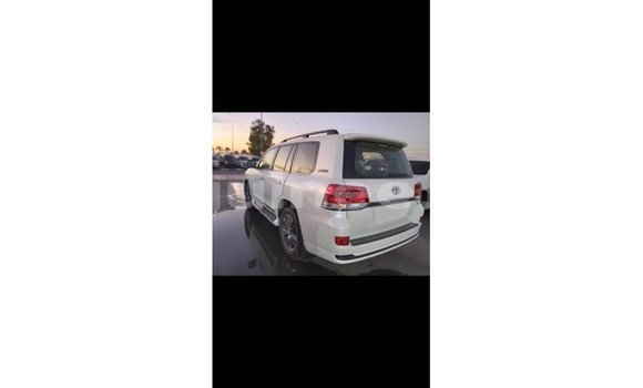 Buy Import Toyota Land Cruiser White Car in Import - Dubai in Conakry Buy Import Toyota Land Cruiser White Car in Import - Dubai in Conakry