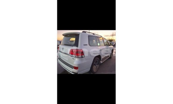 Buy Import Toyota Land Cruiser White Car in Import - Dubai in Conakry Buy Import Toyota Land Cruiser White Car in Import - Dubai in Conakry