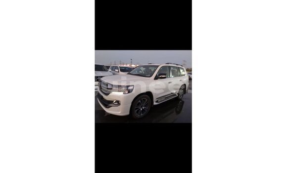 Buy Import Toyota Land Cruiser White Car in Import - Dubai in Conakry Buy Import Toyota Land Cruiser White Car in Import - Dubai in Conakry