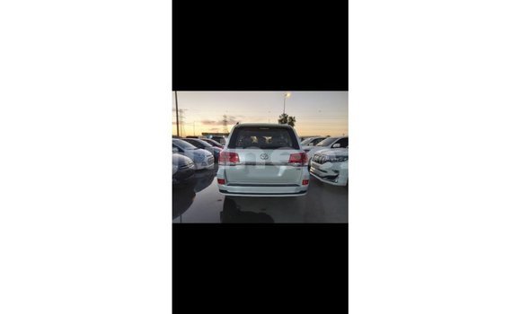 Buy Import Toyota Land Cruiser White Car in Import - Dubai in Conakry Buy Import Toyota Land Cruiser White Car in Import - Dubai in Conakry
