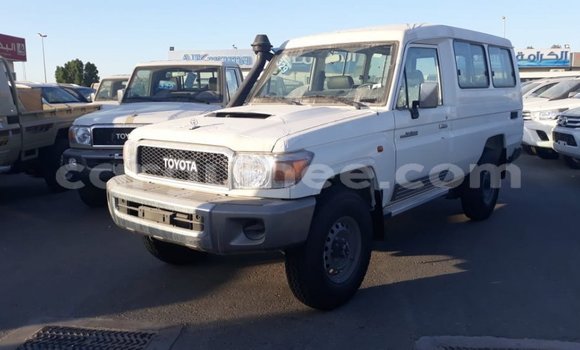 Acheter Import Voiture Toyota Land Cruiser Blanc à Import - Dubai, Conakry Acheter Import Voiture Toyota Land Cruiser Blanc à Import - Dubai, Conakry
