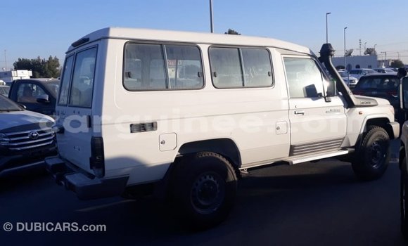 Acheter Import Voiture Toyota Land Cruiser Blanc à Import - Dubai, Conakry Acheter Import Voiture Toyota Land Cruiser Blanc à Import - Dubai, Conakry