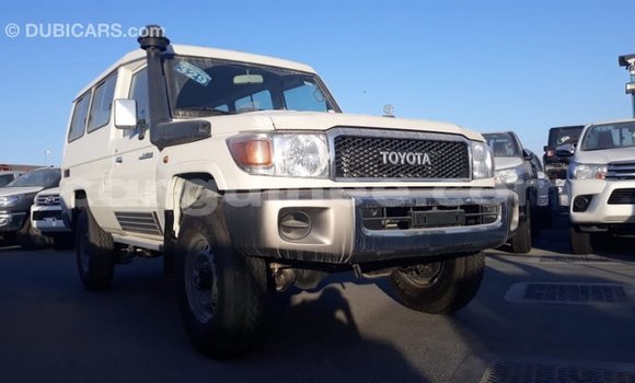 Acheter Import Voiture Toyota Land Cruiser Blanc à Import - Dubai, Conakry Acheter Import Voiture Toyota Land Cruiser Blanc à Import - Dubai, Conakry