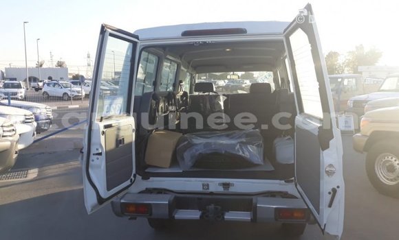 Acheter Import Voiture Toyota Land Cruiser Blanc à Import - Dubai, Conakry Acheter Import Voiture Toyota Land Cruiser Blanc à Import - Dubai, Conakry