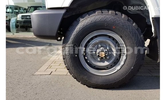 Buy Import Toyota Land Cruiser White Car in Import - Dubai in Conakry Buy Import Toyota Land Cruiser White Car in Import - Dubai in Conakry