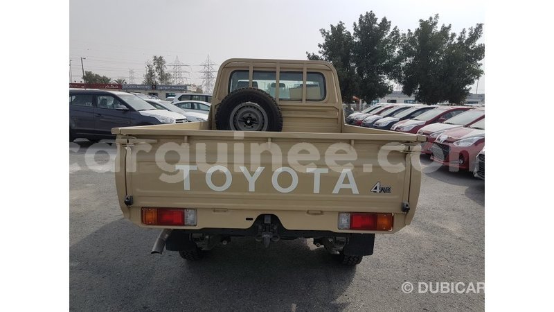 Big with watermark toyota land cruiser conakry import dubai 5253