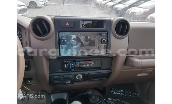 Buy Import Toyota Land Cruiser Beige Car in Import - Dubai in Conakry Buy Import Toyota Land Cruiser Beige Car in Import - Dubai in Conakry