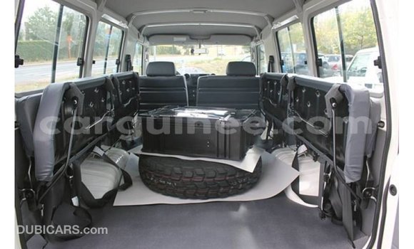 Acheter Import Voiture Toyota Land Cruiser Blanc à Import - Dubai, Conakry Acheter Import Voiture Toyota Land Cruiser Blanc à Import - Dubai, Conakry