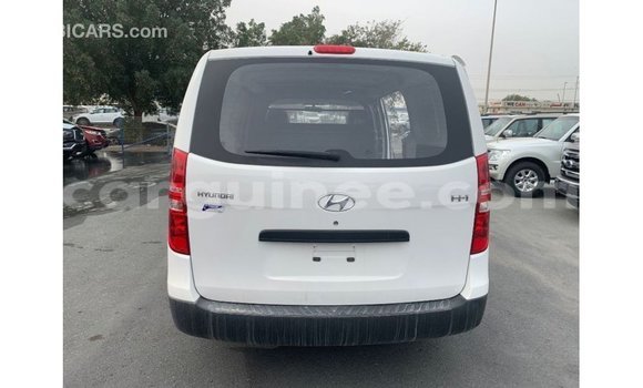 Buy Import Hyundai Cargo White Car in Import - Dubai in Conakry Buy Import Hyundai Cargo White Car in Import - Dubai in Conakry