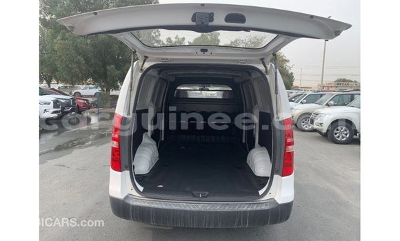 Buy Import Hyundai Cargo White Car in Import - Dubai in Conakry Buy Import Hyundai Cargo White Car in Import - Dubai in Conakry
