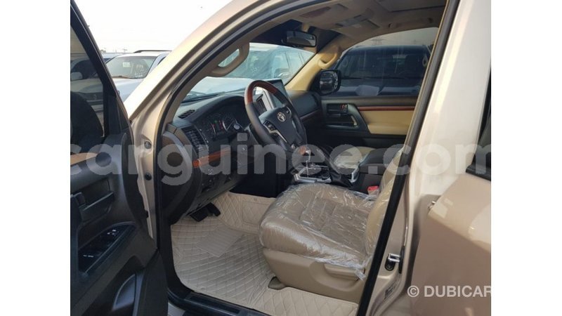 Big with watermark toyota land cruiser conakry import dubai 5276