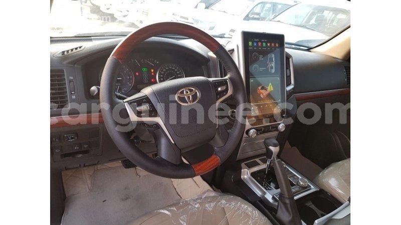 Big with watermark toyota land cruiser conakry import dubai 5276