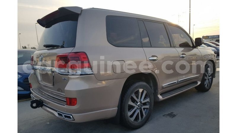 Big with watermark toyota land cruiser conakry import dubai 5276