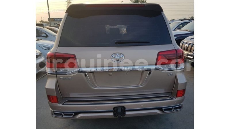 Big with watermark toyota land cruiser conakry import dubai 5276