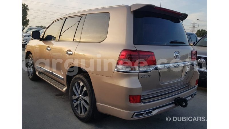 Big with watermark toyota land cruiser conakry import dubai 5276