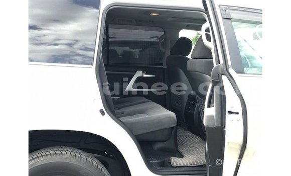 Buy Import Toyota Land Cruiser White Car in Import - Dubai in Conakry Buy Import Toyota Land Cruiser White Car in Import - Dubai in Conakry