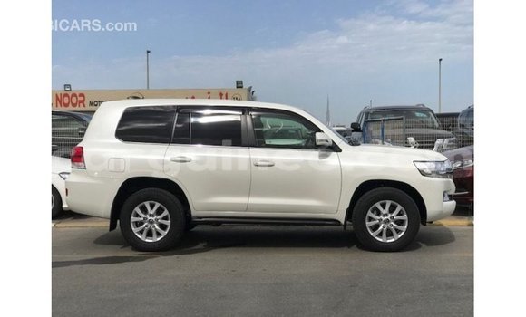 Buy Import Toyota Land Cruiser White Car in Import - Dubai in Conakry Buy Import Toyota Land Cruiser White Car in Import - Dubai in Conakry