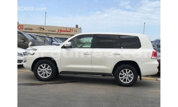Buy Import Toyota Land Cruiser White Car in Import - Dubai in Conakry Buy Import Toyota Land Cruiser White Car in Import - Dubai in Conakry