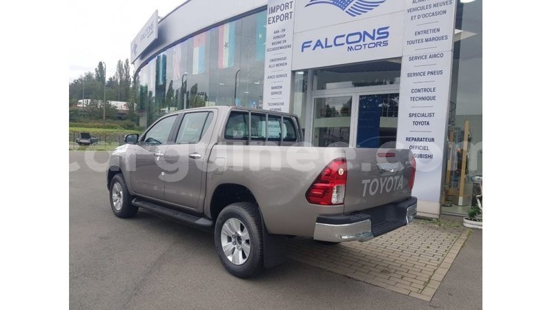 Big with watermark toyota hilux conakry import dubai 5280