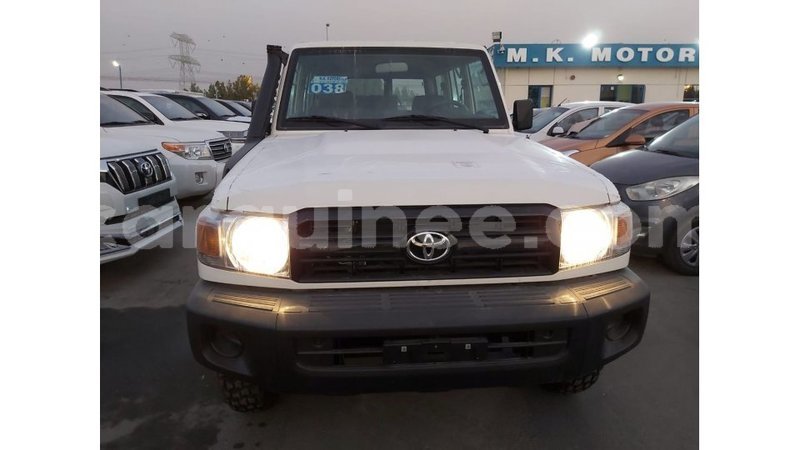 Big with watermark toyota land cruiser conakry import dubai 5282