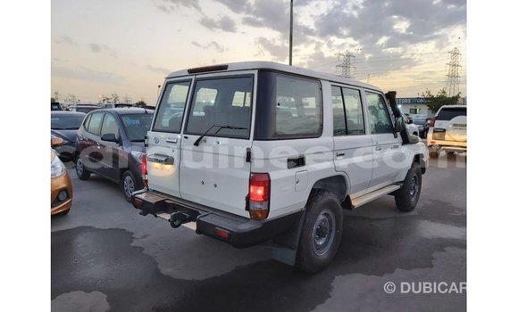 Buy Import Toyota Land Cruiser White Car in Import - Dubai in Conakry Buy Import Toyota Land Cruiser White Car in Import - Dubai in Conakry