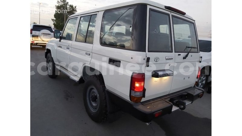 Big with watermark toyota land cruiser conakry import dubai 5282