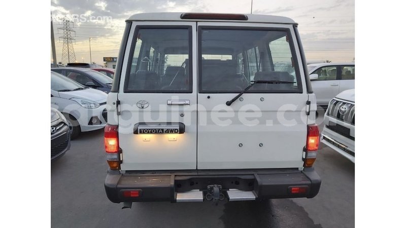 Big with watermark toyota land cruiser conakry import dubai 5282