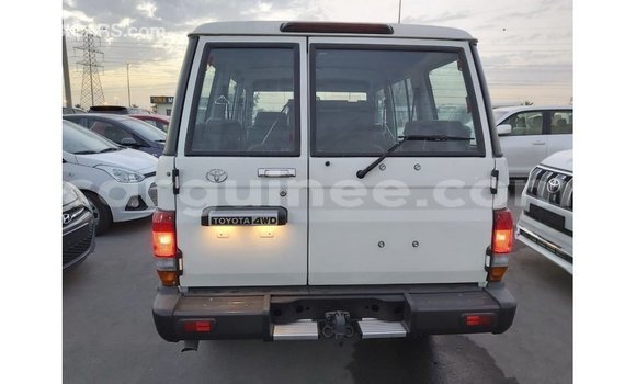 Buy Import Toyota Land Cruiser White Car in Import - Dubai in Conakry Buy Import Toyota Land Cruiser White Car in Import - Dubai in Conakry