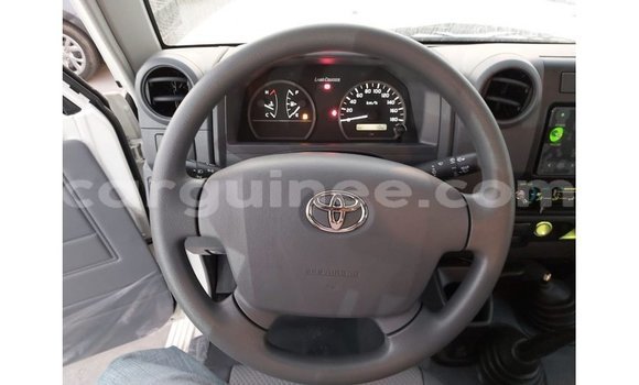 Buy Import Toyota Land Cruiser White Car in Import - Dubai in Conakry Buy Import Toyota Land Cruiser White Car in Import - Dubai in Conakry