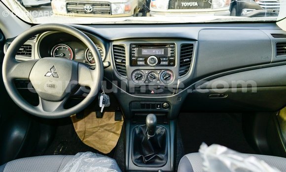 Acheter Import Voiture Mitsubishi L200 Blanc à Import - Dubai, Conakry Acheter Import Voiture Mitsubishi L200 Blanc à Import - Dubai, Conakry