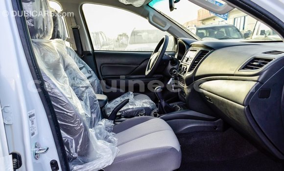 Acheter Import Voiture Mitsubishi L200 Blanc à Import - Dubai, Conakry Acheter Import Voiture Mitsubishi L200 Blanc à Import - Dubai, Conakry