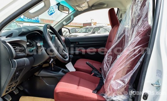 Acheter Import Voiture Toyota Hilux Blanc à Import - Dubai, Conakry Acheter Import Voiture Toyota Hilux Blanc à Import - Dubai, Conakry
