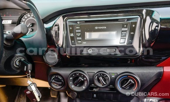 Acheter Import Voiture Toyota Hilux Blanc à Import - Dubai, Conakry Acheter Import Voiture Toyota Hilux Blanc à Import - Dubai, Conakry