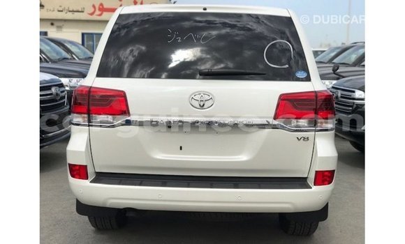 Buy Import Toyota Land Cruiser White Car in Import - Dubai in Conakry Buy Import Toyota Land Cruiser White Car in Import - Dubai in Conakry
