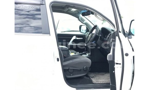 Buy Import Toyota Land Cruiser White Car in Import - Dubai in Conakry Buy Import Toyota Land Cruiser White Car in Import - Dubai in Conakry