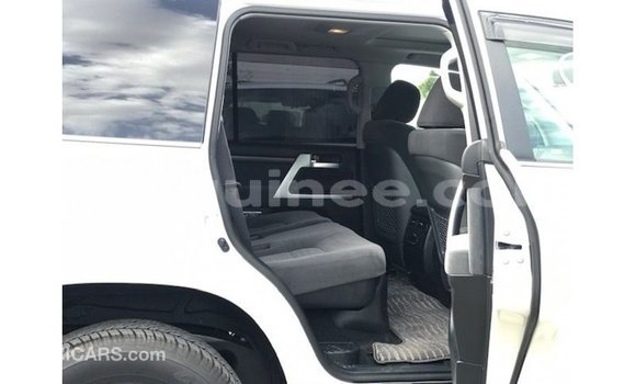 Buy Import Toyota Land Cruiser White Car in Import - Dubai in Conakry Buy Import Toyota Land Cruiser White Car in Import - Dubai in Conakry