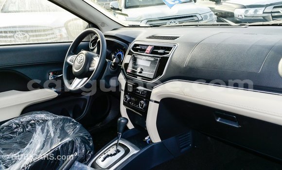 Acheter Import Voiture Toyota Rush Marron à Import - Dubai, Conakry Acheter Import Voiture Toyota Rush Marron à Import - Dubai, Conakry