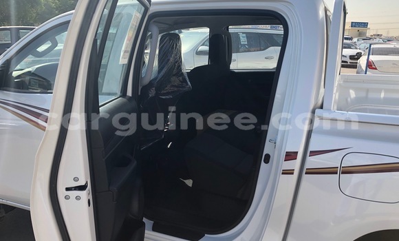 Acheter Import Voiture Toyota Hilux Blanc à Conakry, Conakry Acheter Import Voiture Toyota Hilux Blanc à Conakry, Conakry