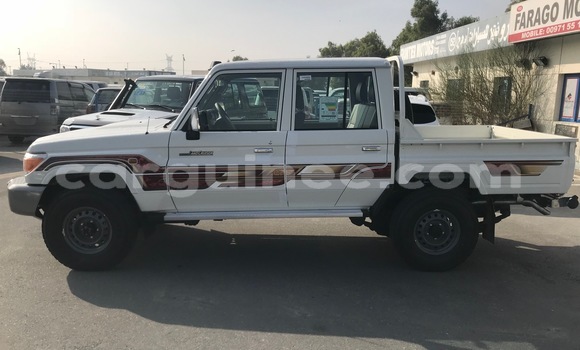 Acheter Import Voiture Toyota Land Cruiser Beige à Conakry, Conakry Acheter Import Voiture Toyota Land Cruiser Beige à Conakry, Conakry