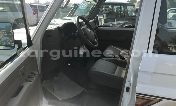 Acheter Import Voiture Toyota Land Cruiser Beige à Conakry, Conakry Acheter Import Voiture Toyota Land Cruiser Beige à Conakry, Conakry