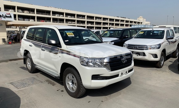 Acheter Import Voiture Toyota Land Cruiser Blanc à Conakry, Conakry Acheter Import Voiture Toyota Land Cruiser Blanc à Conakry, Conakry