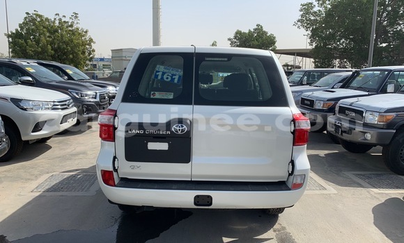 Acheter Import Voiture Toyota Land Cruiser Blanc à Conakry, Conakry Acheter Import Voiture Toyota Land Cruiser Blanc à Conakry, Conakry