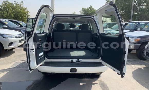 Acheter Import Voiture Toyota Land Cruiser Blanc à Conakry, Conakry Acheter Import Voiture Toyota Land Cruiser Blanc à Conakry, Conakry